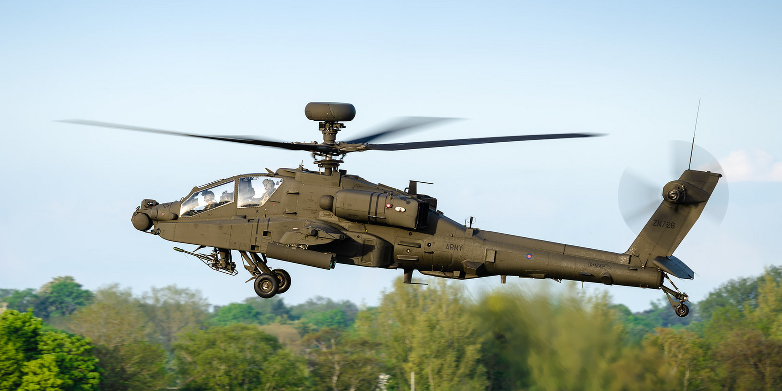 九架波音ah-64e阿帕奇出动