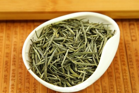 君山银针(茶叶),清香悠长,回甘,耐泡,甚至有一种鲜花味道