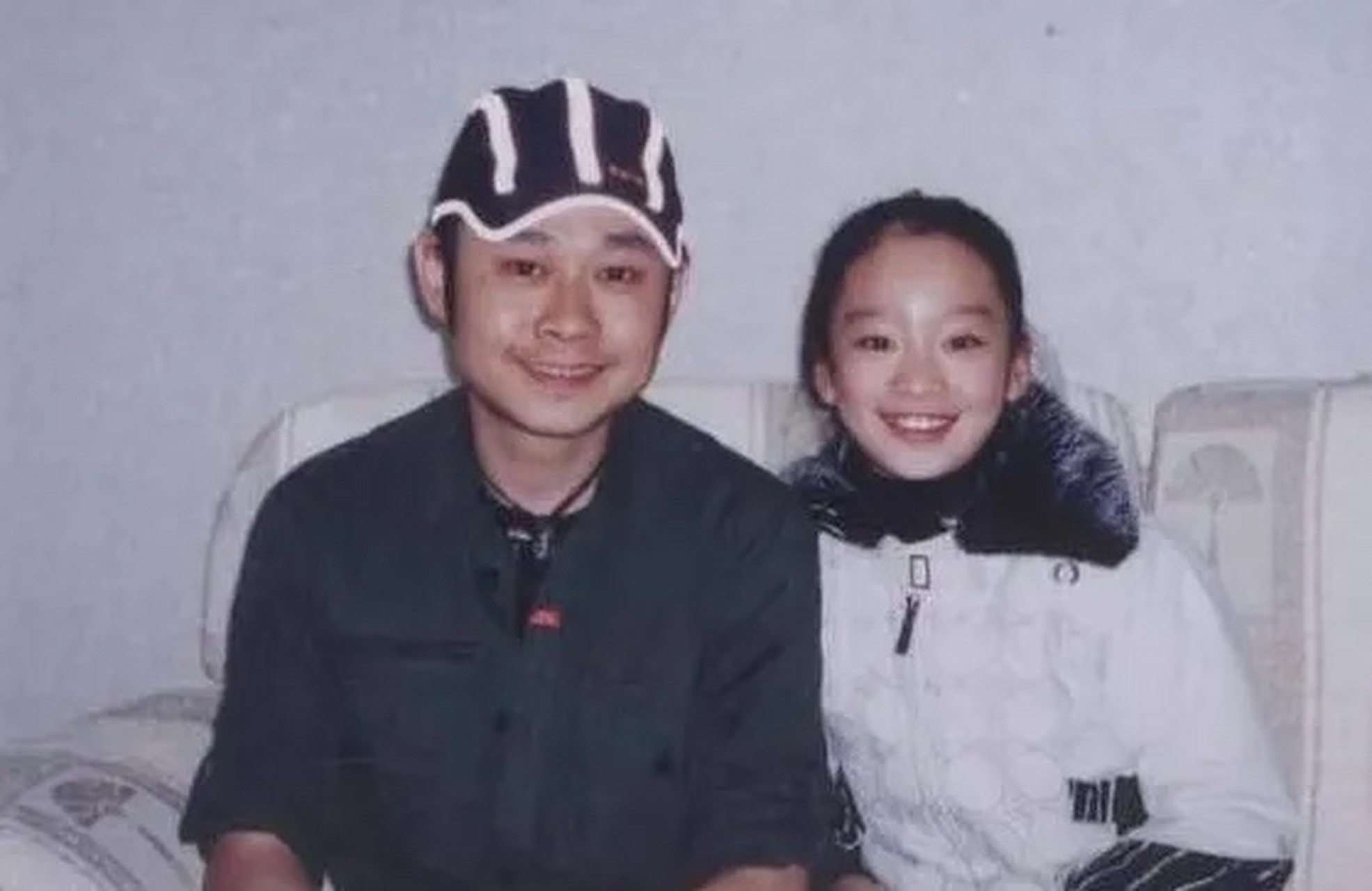 当年,刀郎的妻子杨娜生下女儿才40天,就丢下女儿离开了,刀郎嚎啕大哭