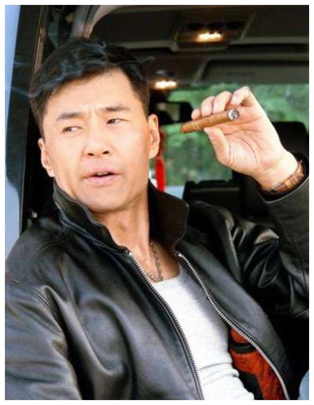 "老戏骨"于荣光:十年拍五十部电影,一生洁身自好,妥妥的硬汉