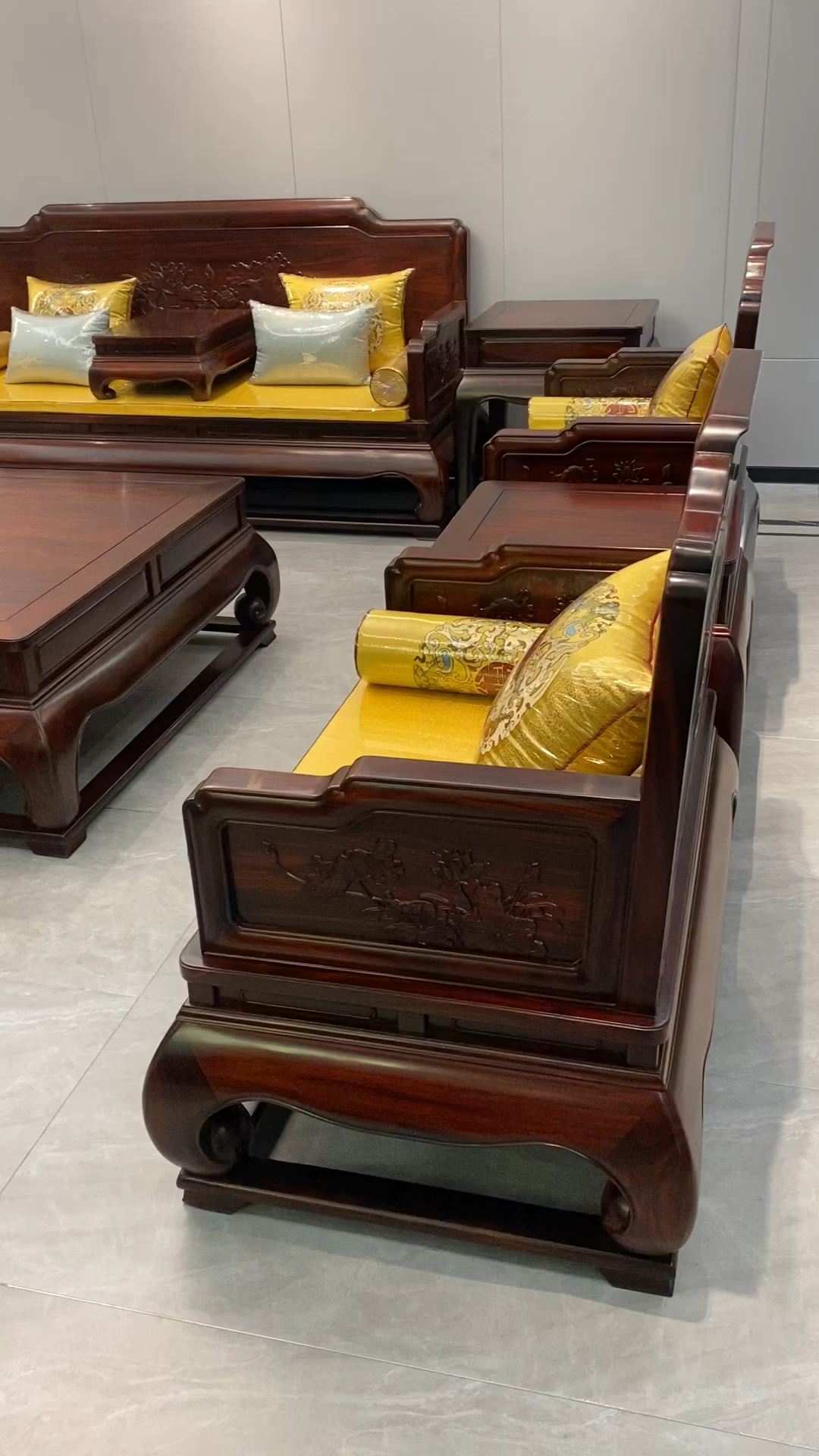 农村自建房客厅面积大,父母看中荷花宝座沙发,十三件套实物分享!