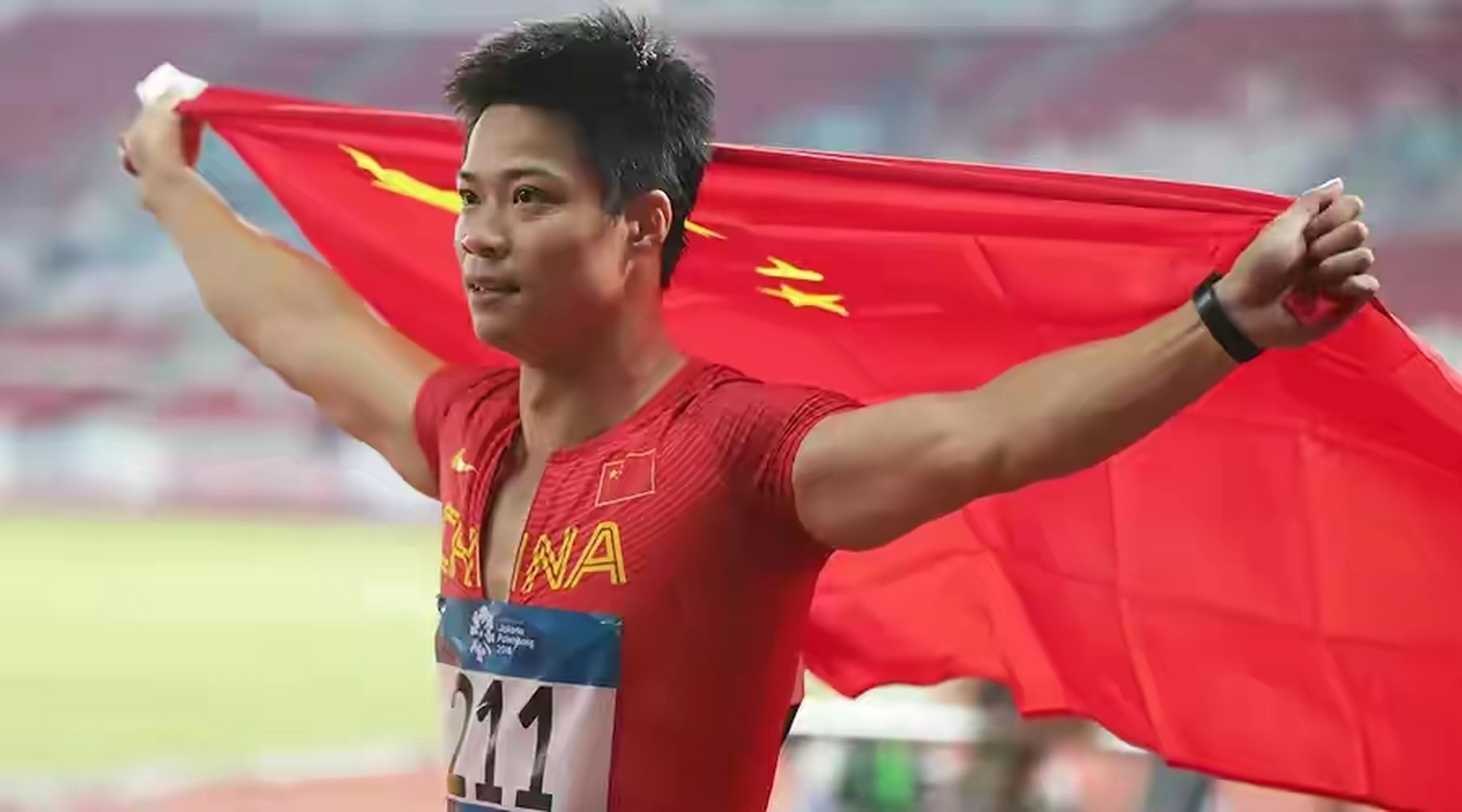 苏炳添983秒,创造亚洲纪录,小组第一晋级100米决赛!