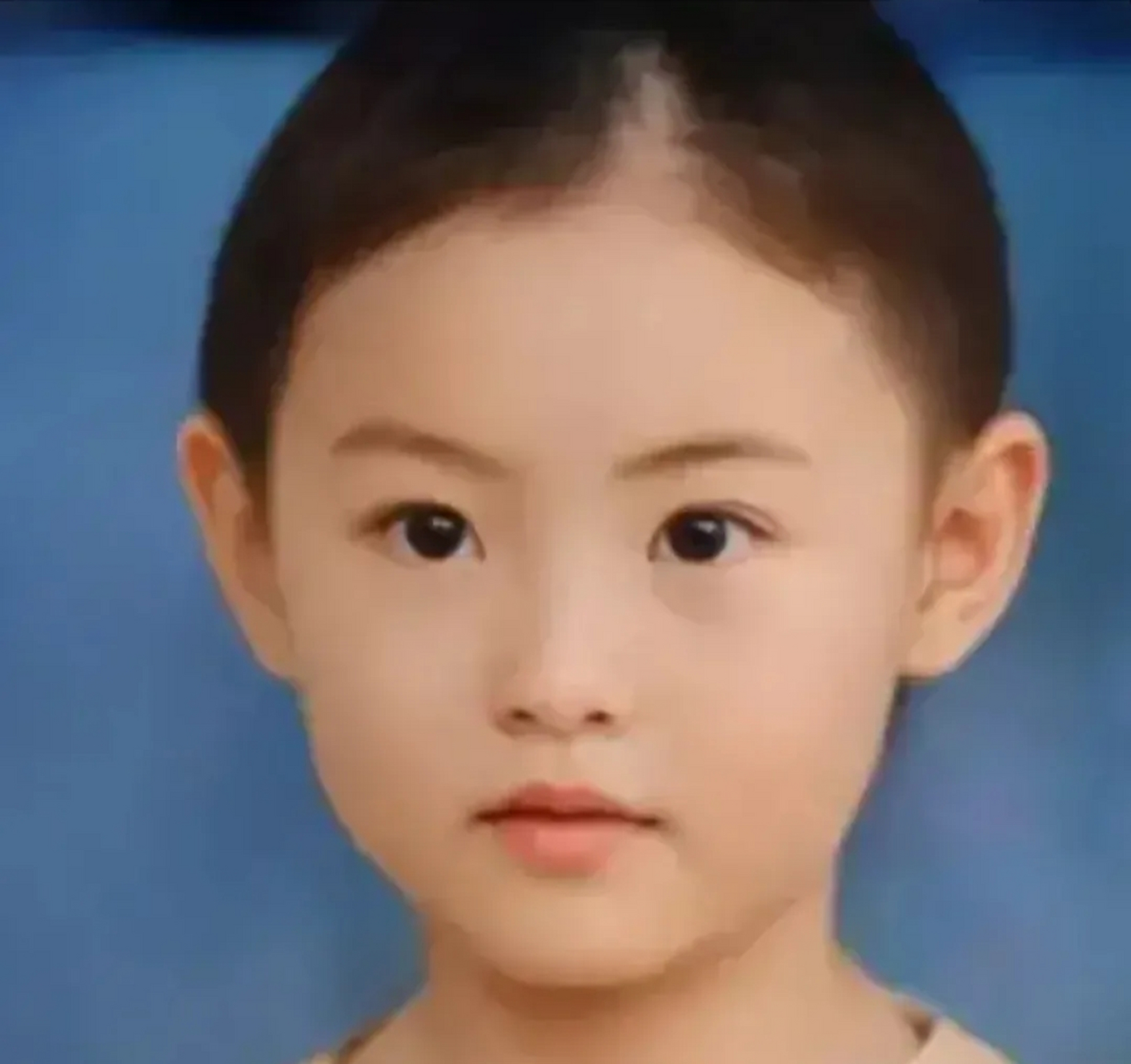 大家都说是谢霆锋的女儿,还发了好多像张柏芝的照片.