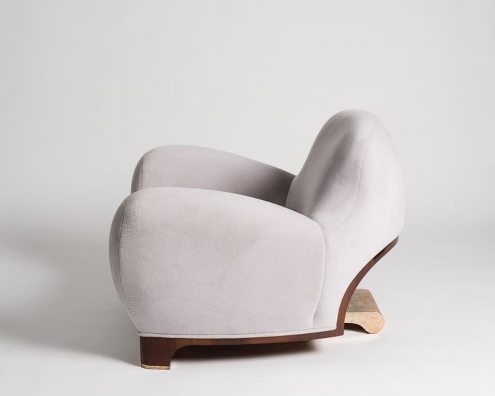 极简|单体沙发 极简沙发通常是现代室内设计中的一种风格,同时也是一