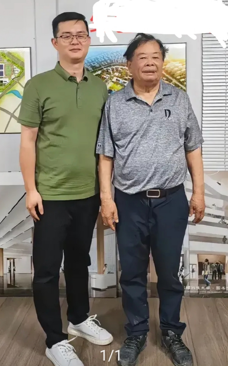 这张照片看得人心酸 曹德旺icon也算得上富豪 具有一定身份和地位