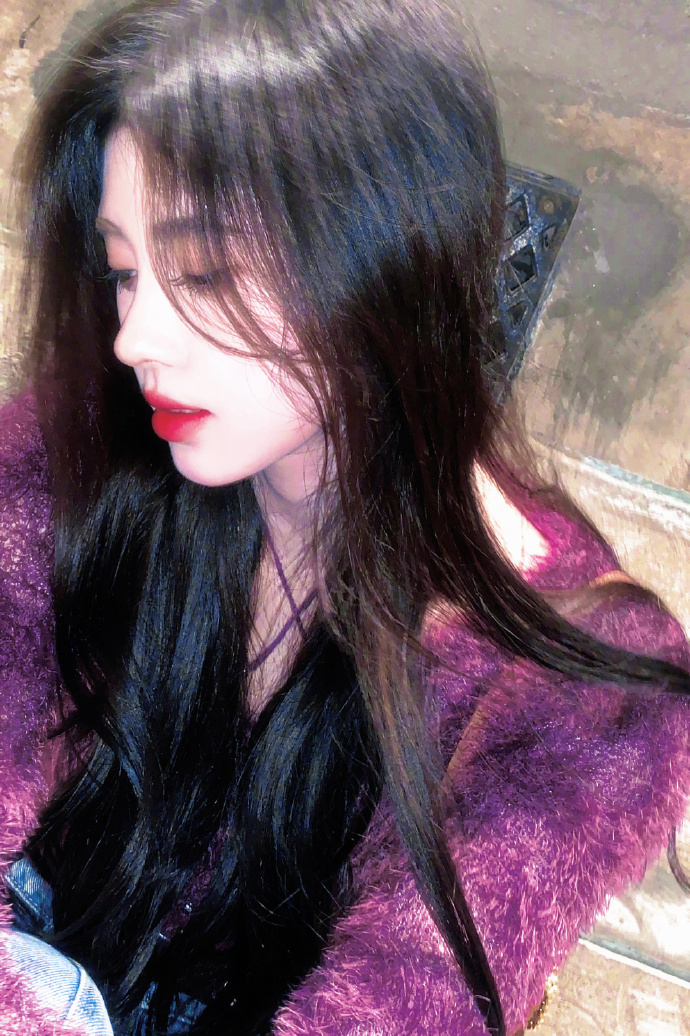 紫葡萄系鞠婧祎!毛毛的质感配上波浪卷发,慵懒的少女气好美