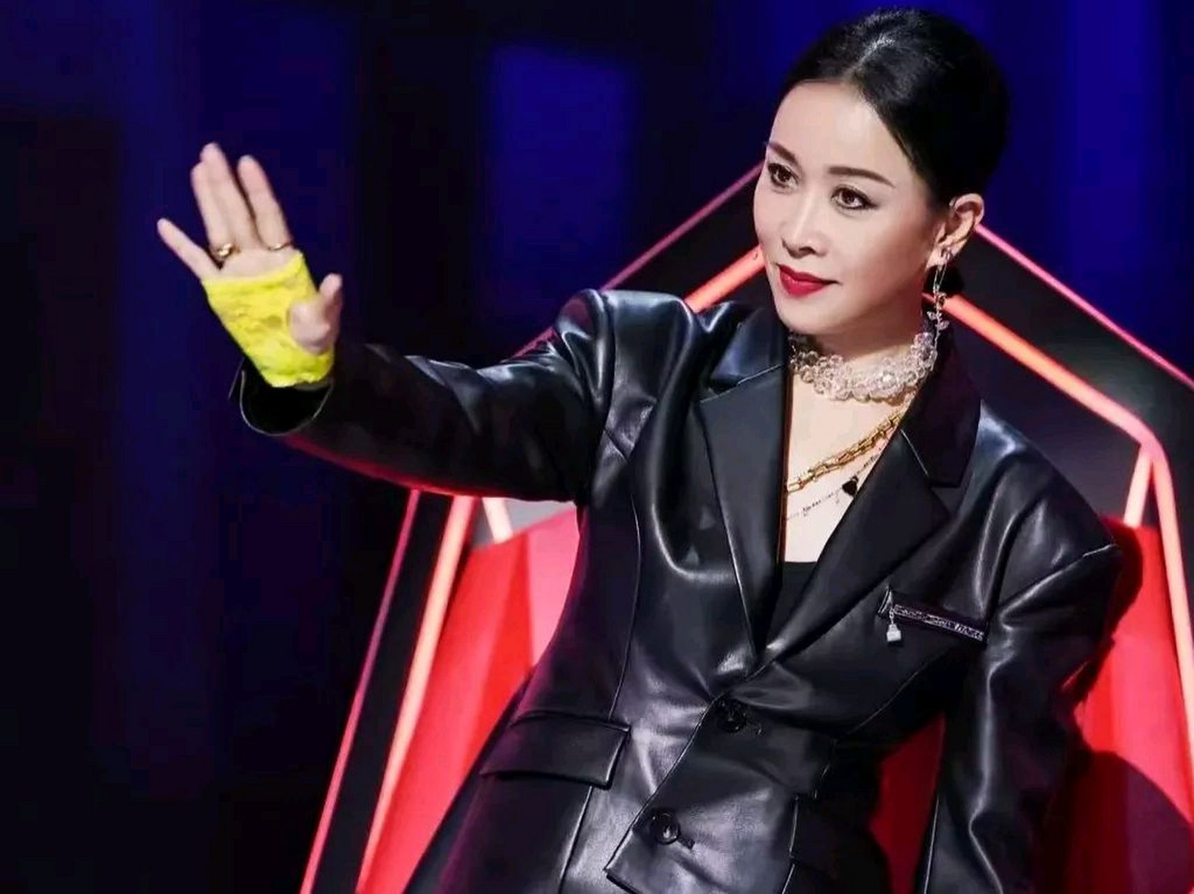 张柏芝无意间的一个举动 那英讲:有一次给张柏芝饼干吃 柏芝说:真好吃