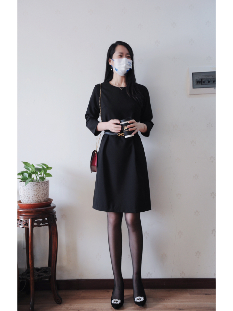 轻熟女穿搭分享: 黑色的连裤袜