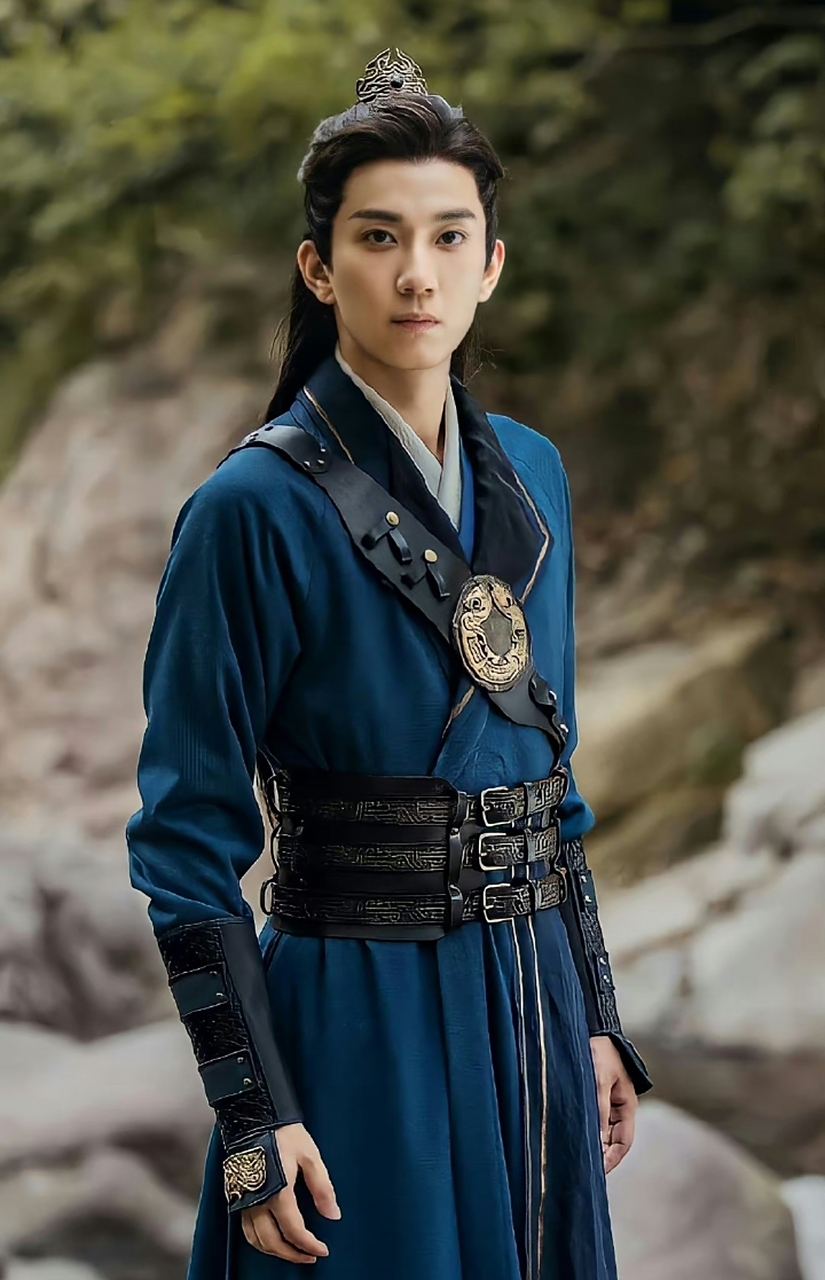 王子奇这张古装剧照是真的帅,完全是颜值巅峰的存在.