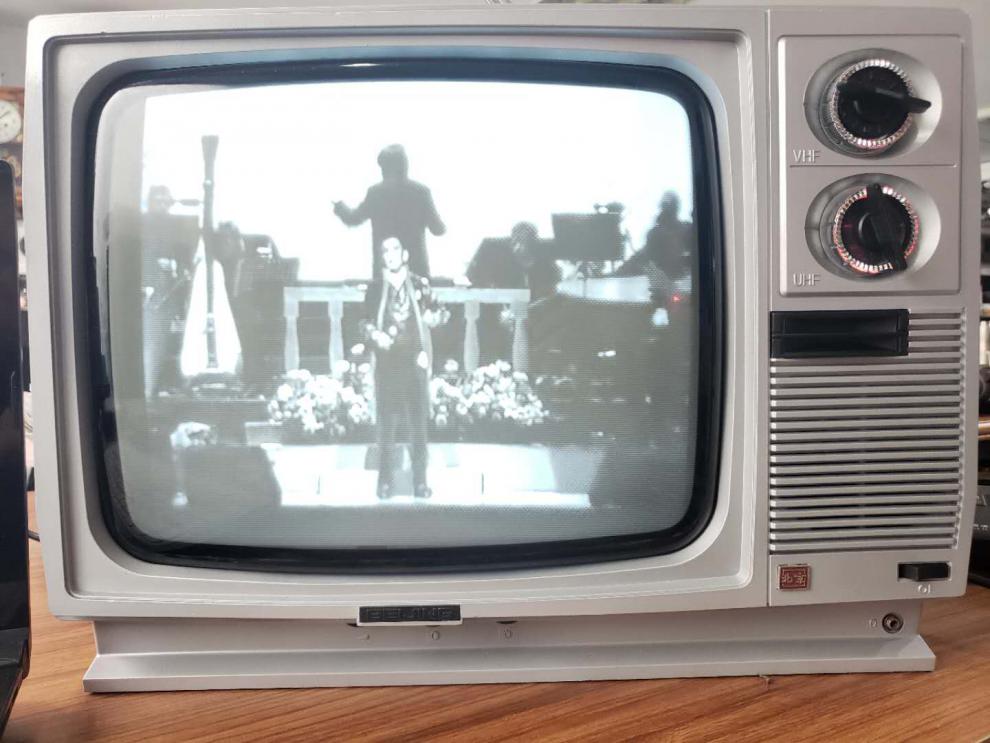 只有一黑白电视黑白电视机黑白电视机图片老式电视机黑白电视图片黑白