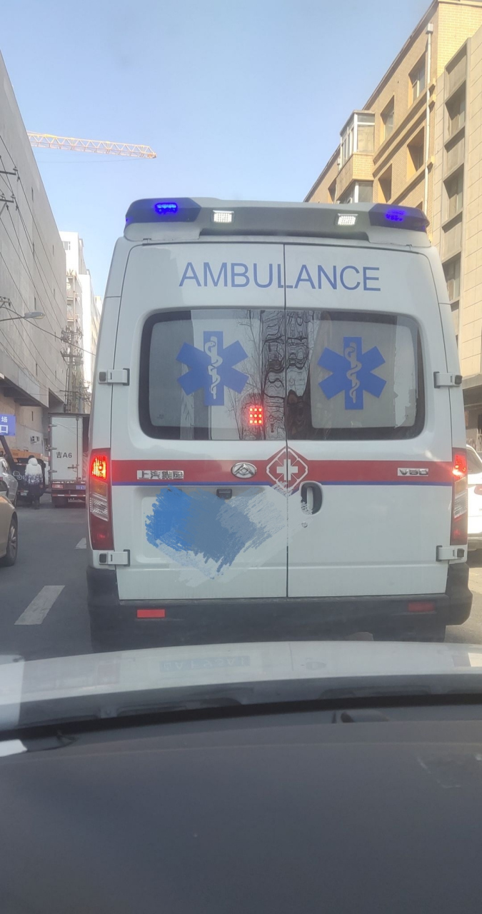 救护车十字上为什么有两条蛇,啥意思