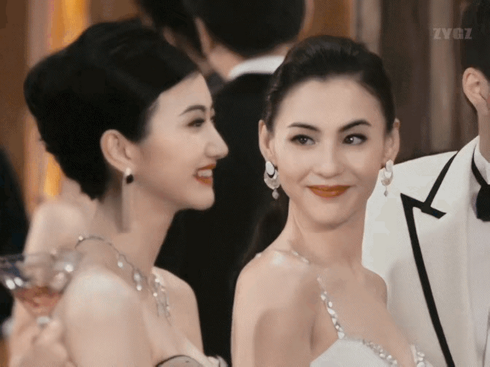 那年,张柏芝32,景甜24,一个冷艳无双,一个优雅甜美,娱乐圈真的没有