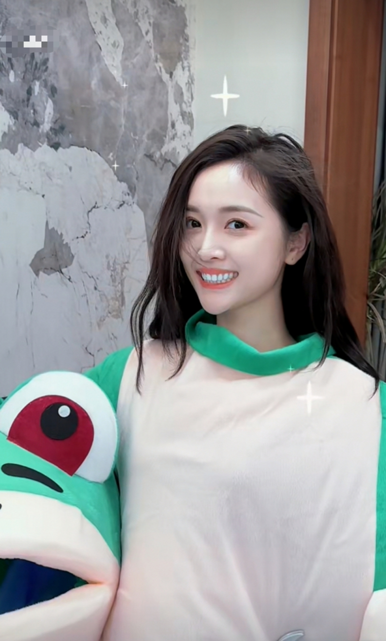 吴宣仪 牙贴片已经取了# "龅牙姐"吴宣仪发文,牙贴片已取……这么一