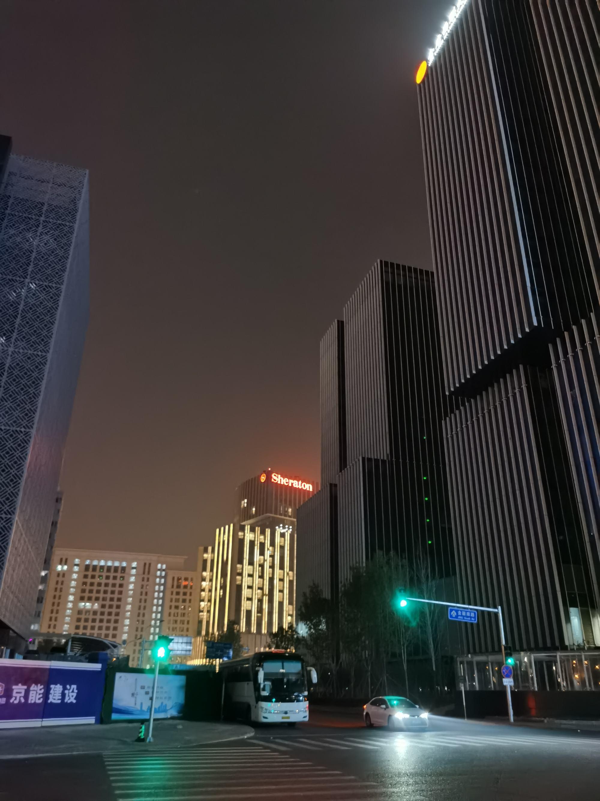 夜色下的丽泽商务区