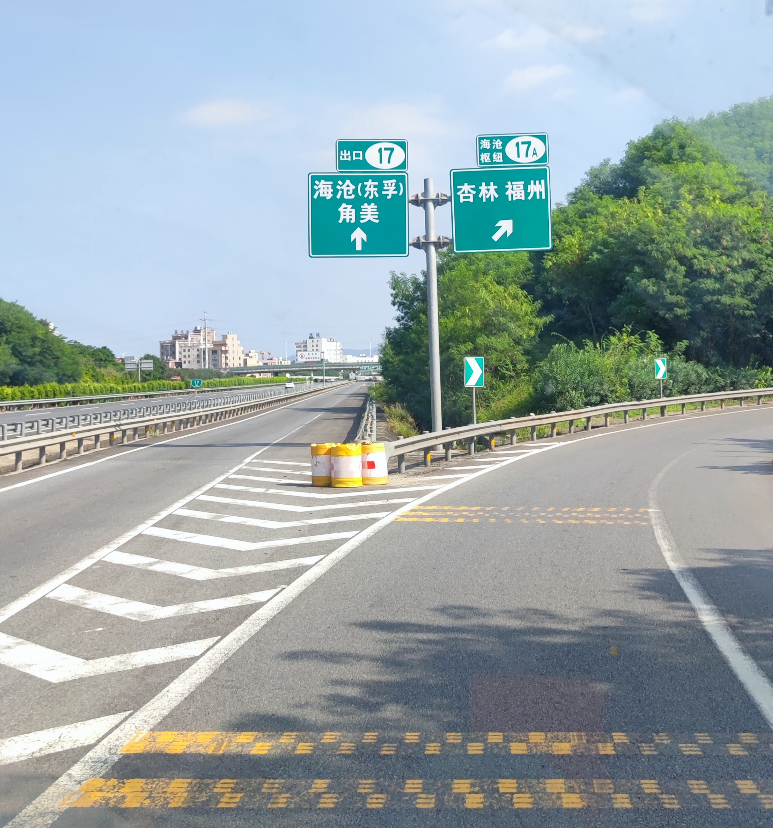 南方的道路真好,马上就要到厦门岛了,一路走好畅通无阻,道路平坦