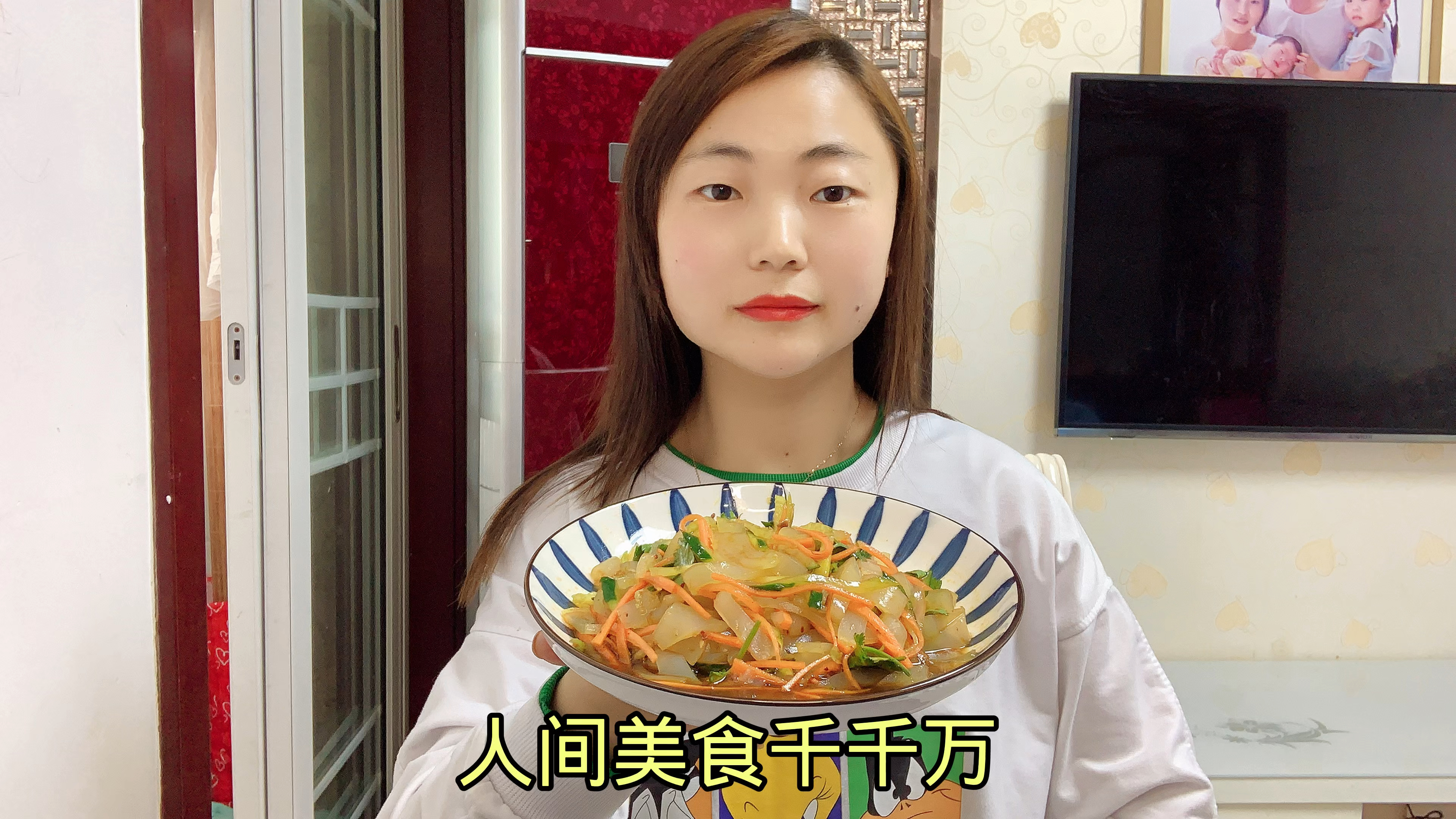 凉拌凉皮家常做法做法简单,酸辣爽口又开胃,天热正好来一盘