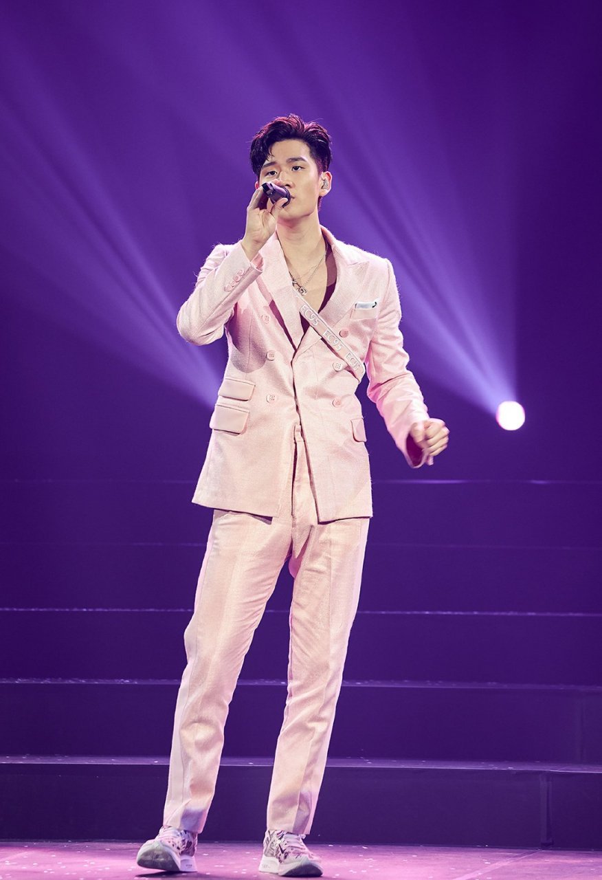 周兴哲即将赴澳洲举行演唱会.周兴哲是一位歌手,他翻唱当初创作给a-li