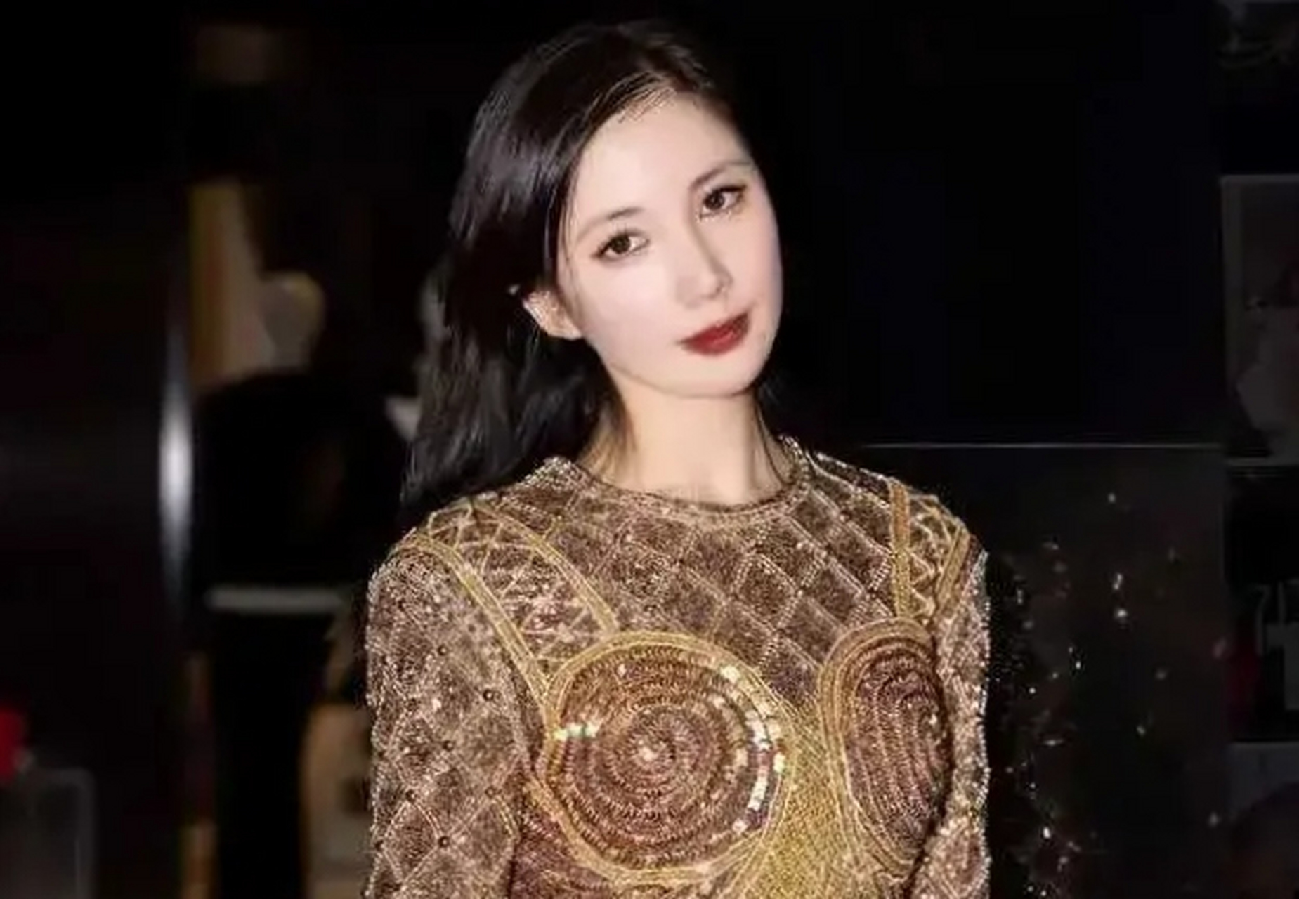 王雨馨骂黄景瑜是一个油腻极度自私的利己主义者,求她帮忙的时候说
