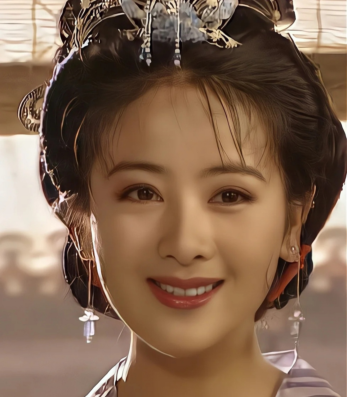 她为爱情放弃了事业,嫁给了无名小卒,没想到他竟成了大明星