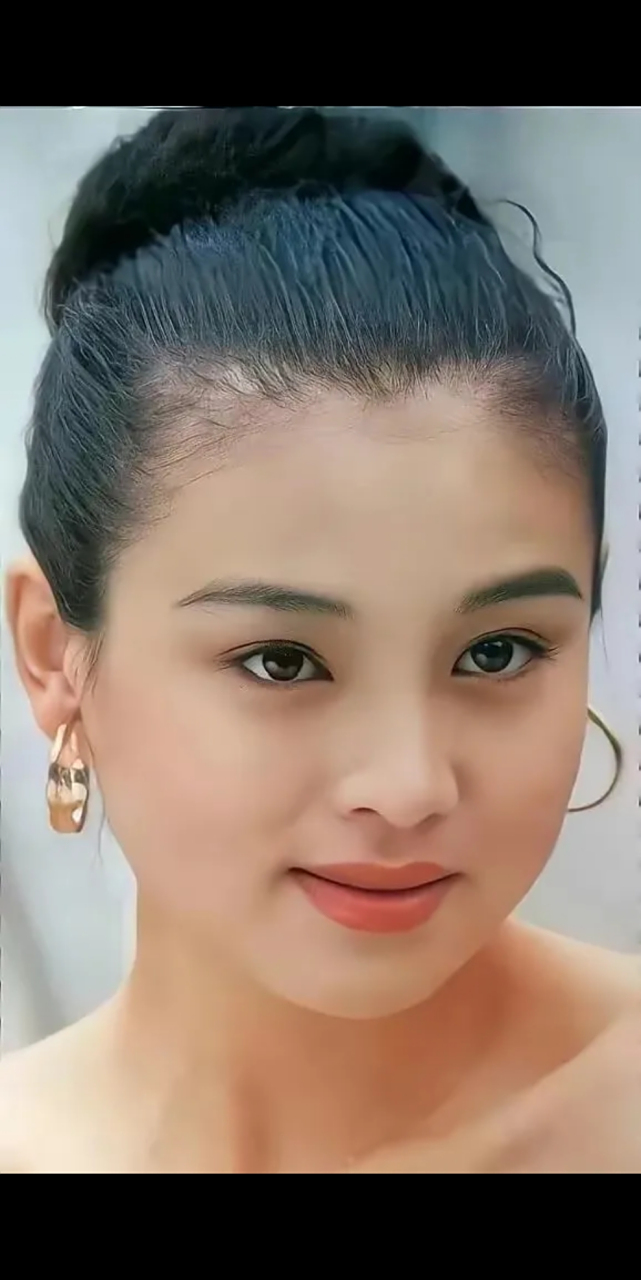 当年,英宁向刚生下女儿不久的妻子赵明明提出离婚,赵