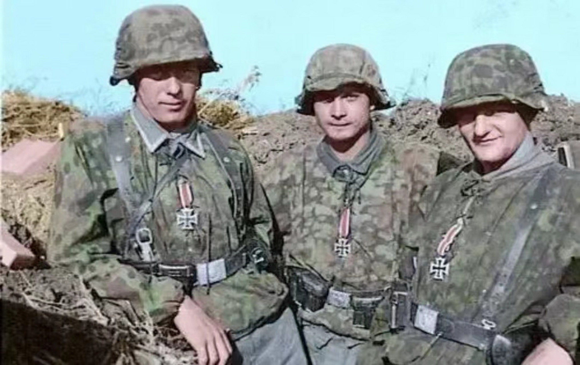 1935年,德军正式开始迷彩伪装的开发,有悬铃木迷彩和豌豆迷彩等品种