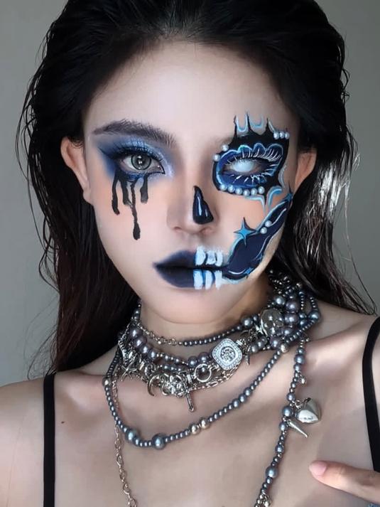化妆就是要大胆都来化这个蓝色骷髅妆