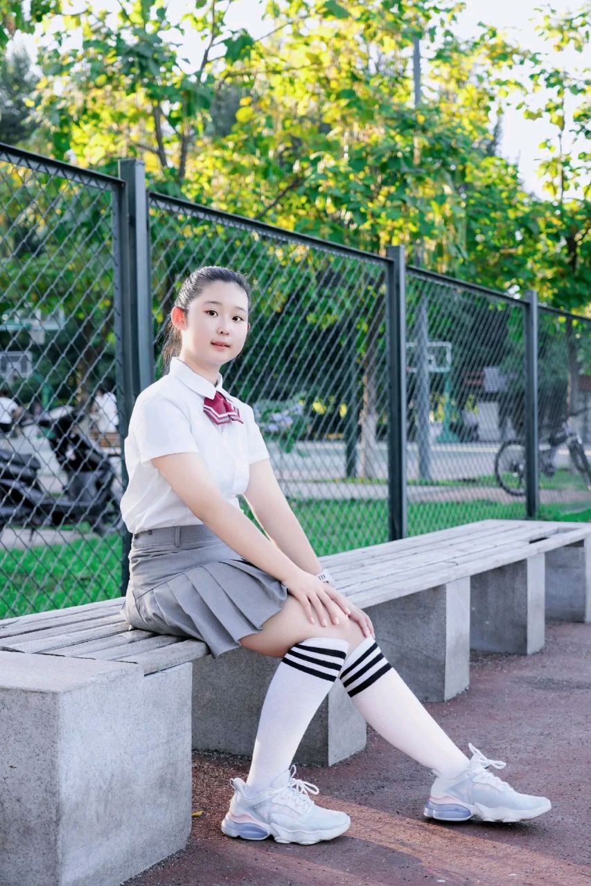 校服摄影,拍的好唯美,拍出了校园女孩青春的气息,甜美可爱,天花板一样