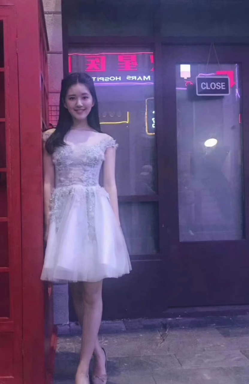 早期赵露思生图好甜