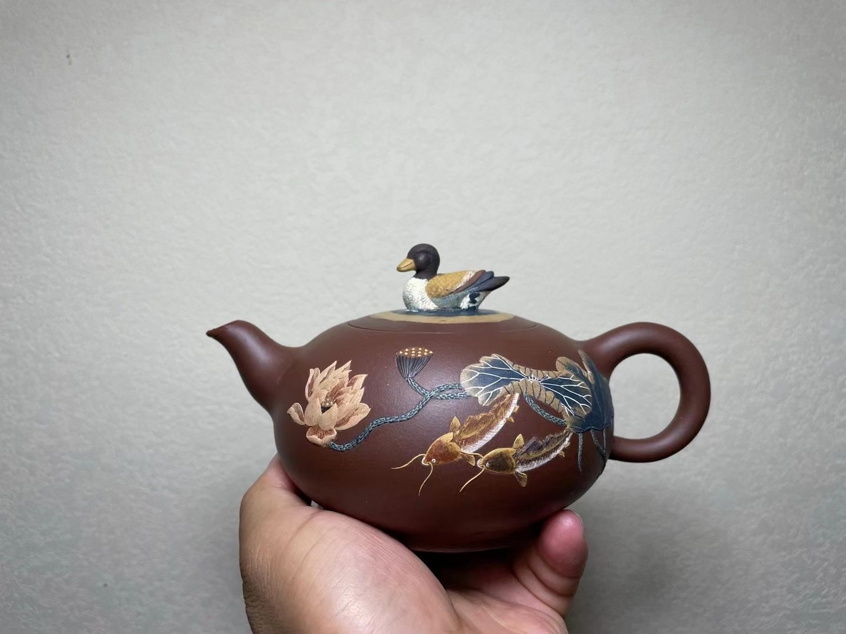 春江水暖,鸭先知 正高工,泥绘第一人张志清代表作·荷香鸭肥壶,此把"