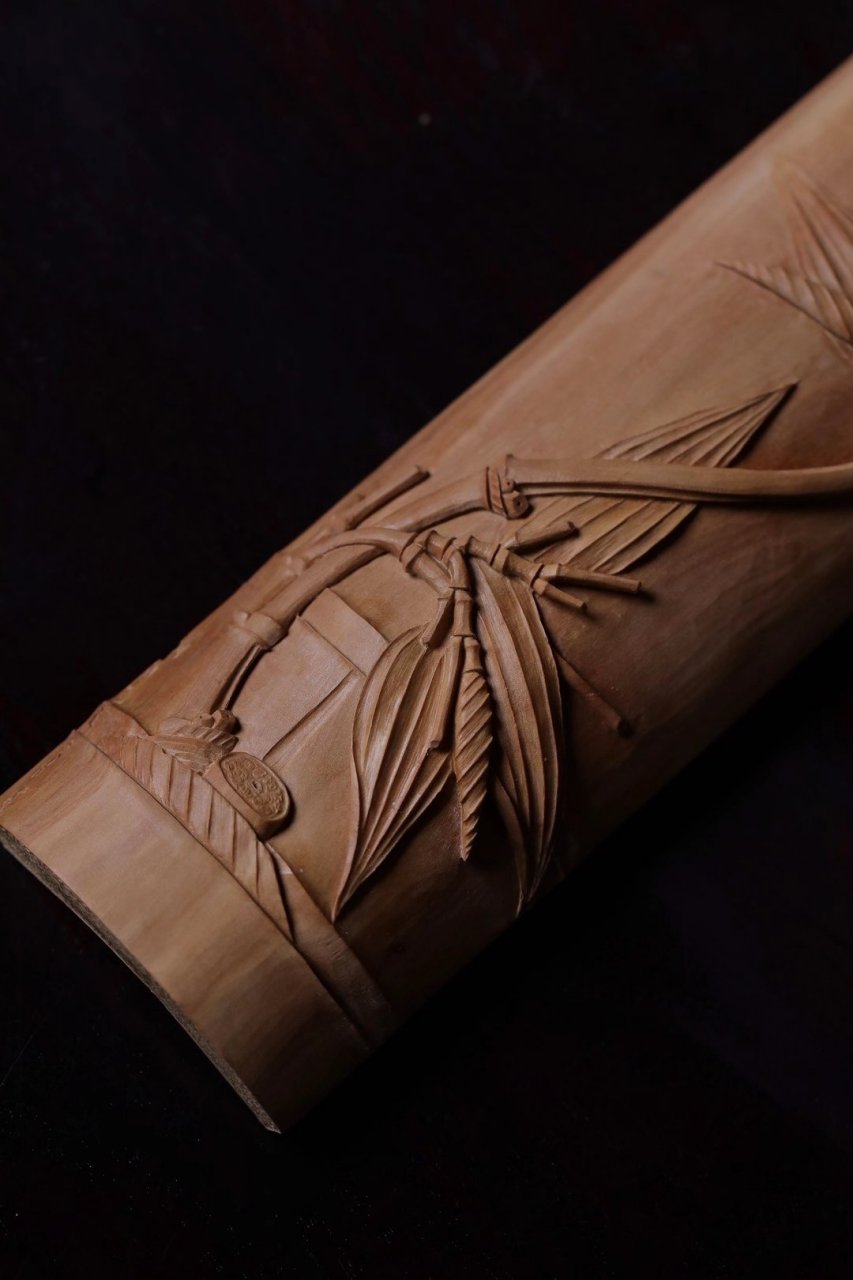 印度老山檀香竹节镇尺 材质细腻,生动写实, 随型巧雕竹节式,怡静清雅