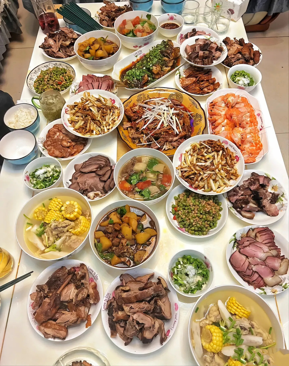 两桌大餐,你能分清,那一桌是南方菜?那一桌是北方菜吗?