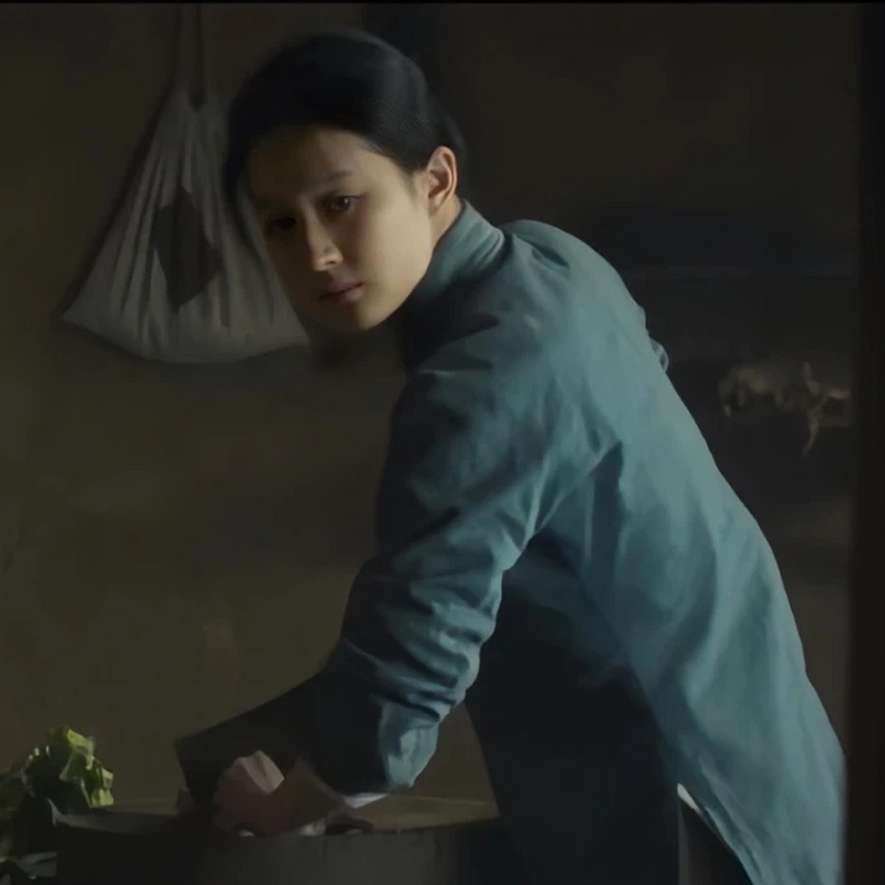 刘亦菲果然是个披麻袋都能美得离谱的仙女,这身衣服根本就掩盖不了她