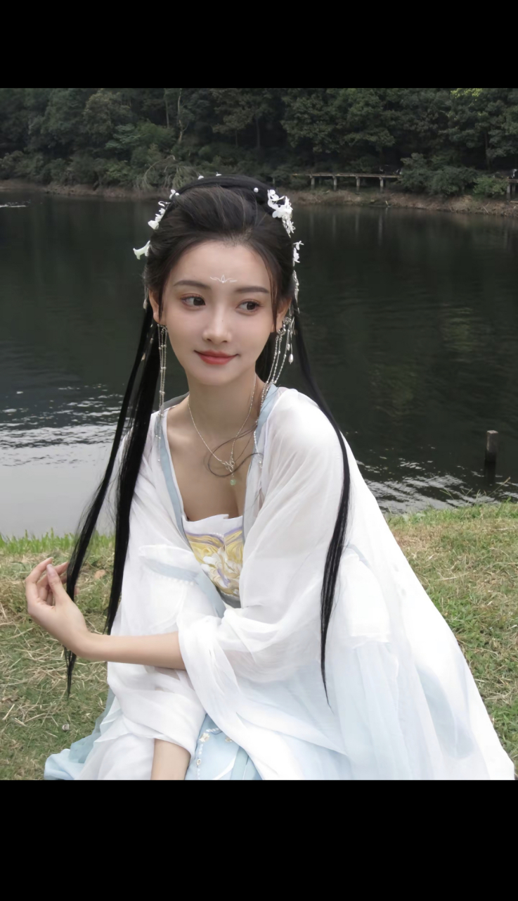 抖音十大古风颜值美女,排名不分先后,你觉得谁更胜一筹呢? 第三位,金