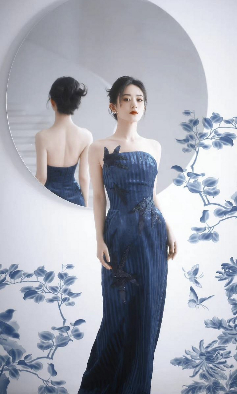 背影杀手,赵丽颖好像很喜欢穿露背礼服,这也是身材好才敢穿