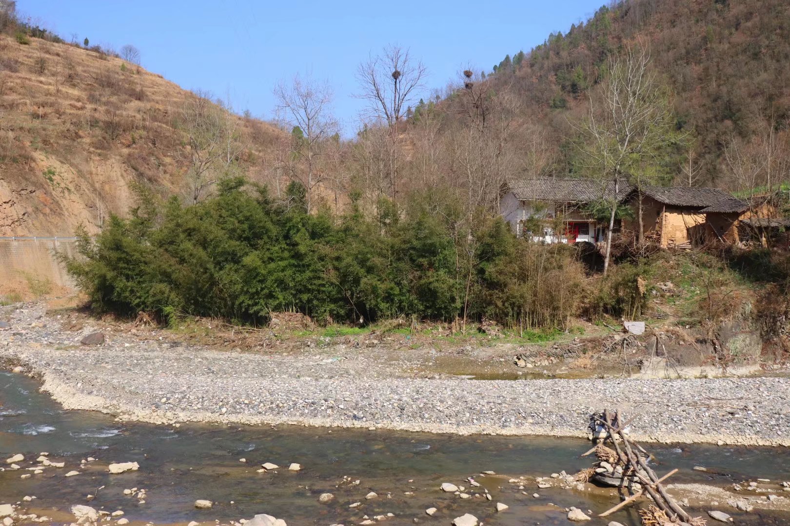 大山里的小村庄图片