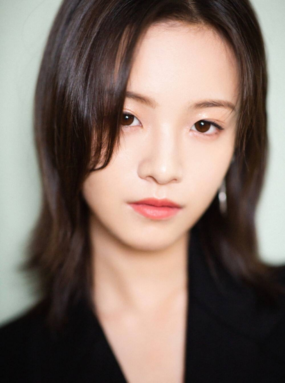 李庚希,2000年4月22日出生,中国内地女演员.