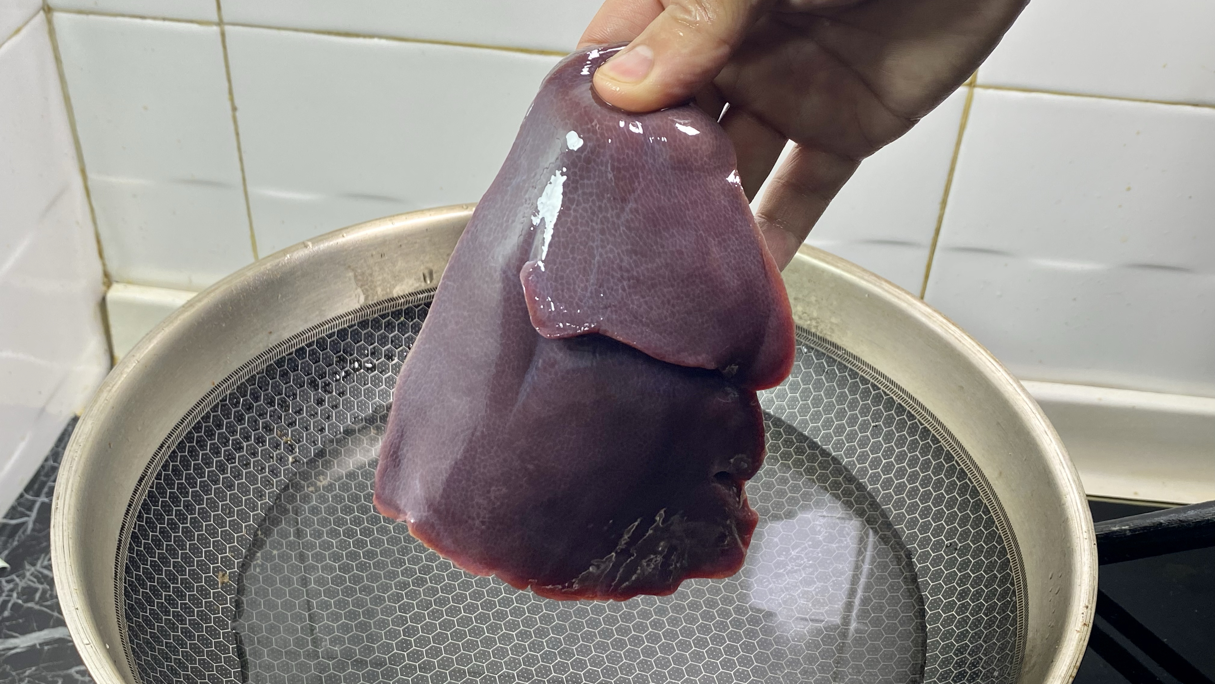 猪肝到底怎么做才好吃呢?这个鲜嫩爽滑酸辣爽口的炒肝值得一试