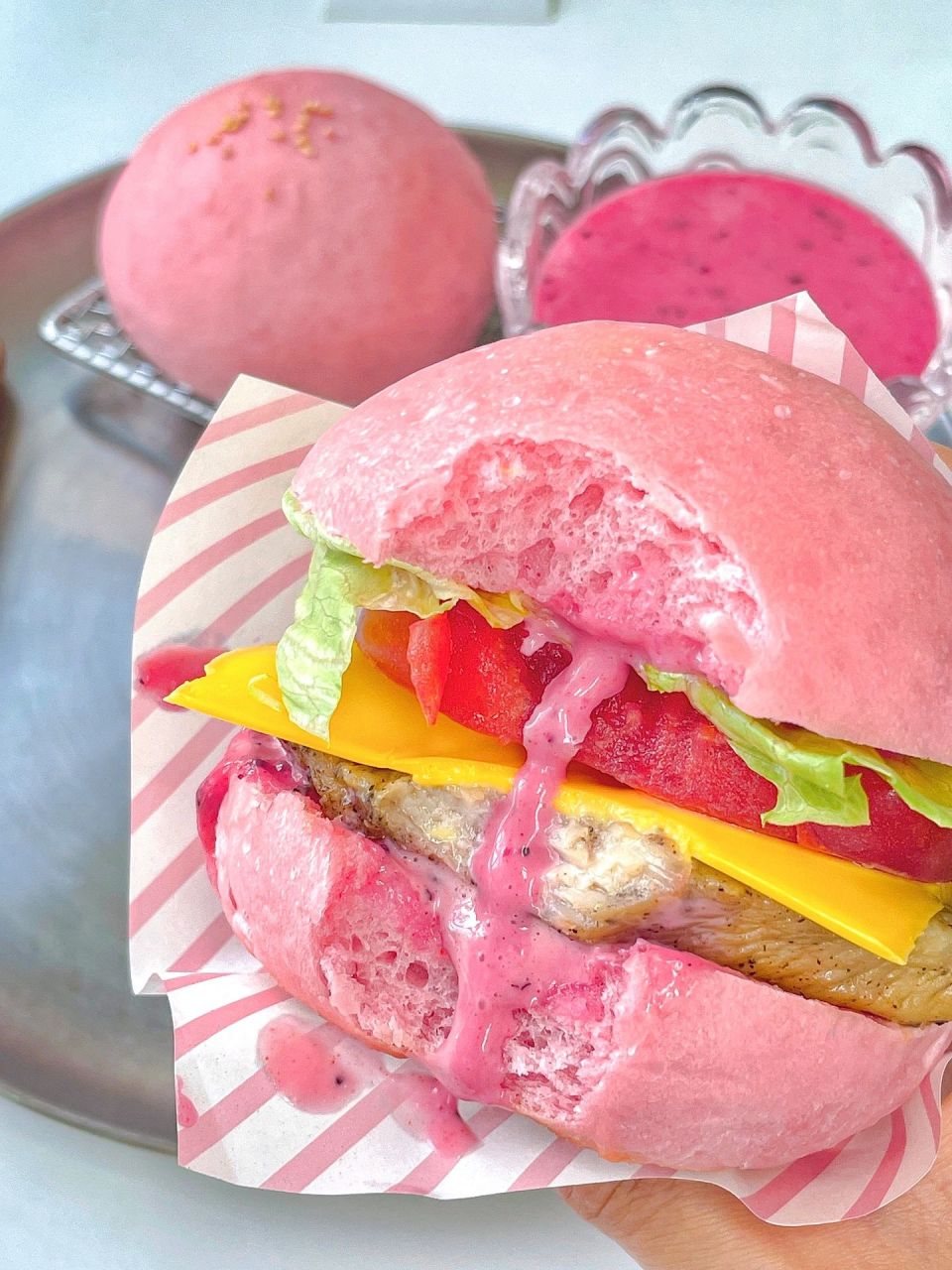 自制粉粉酱95鸡排芝士汉堡92 选了减脂期都可以吃的鸡胸肉来做的