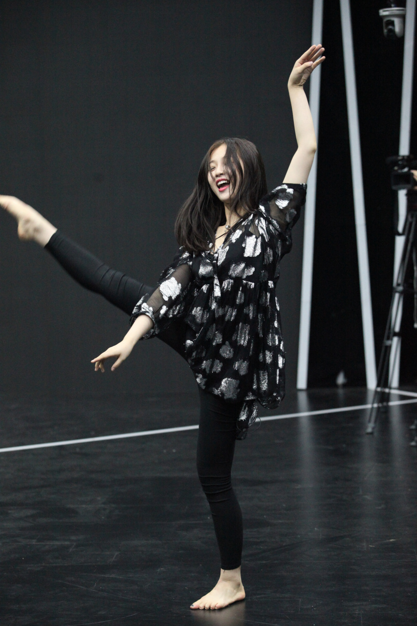 虞书欣光脚排练花絮