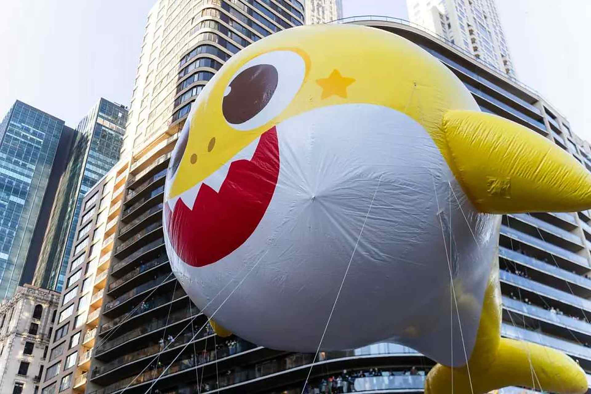 美国11月23日感恩节巨型玩偶气球大游行,把动画明星都搬到了大街上!