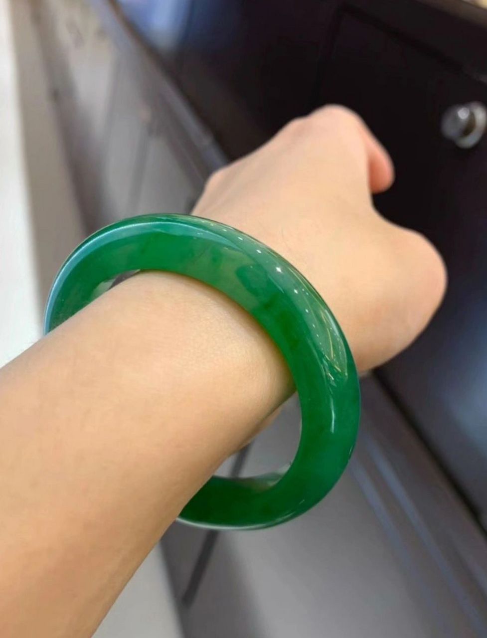 满绿翡翠手镯 高冰手镯|||闲置手镯,大捡漏~满绿翡翠手镯 买了也许久