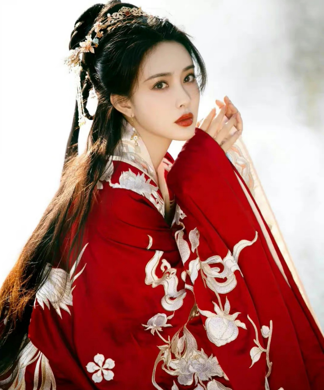 助我上热门# #孟子义# 一红色印花古装,清纯妩媚,甜美灵动,妩媚度人