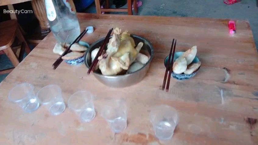 今天七月14广东人拜神是这样的