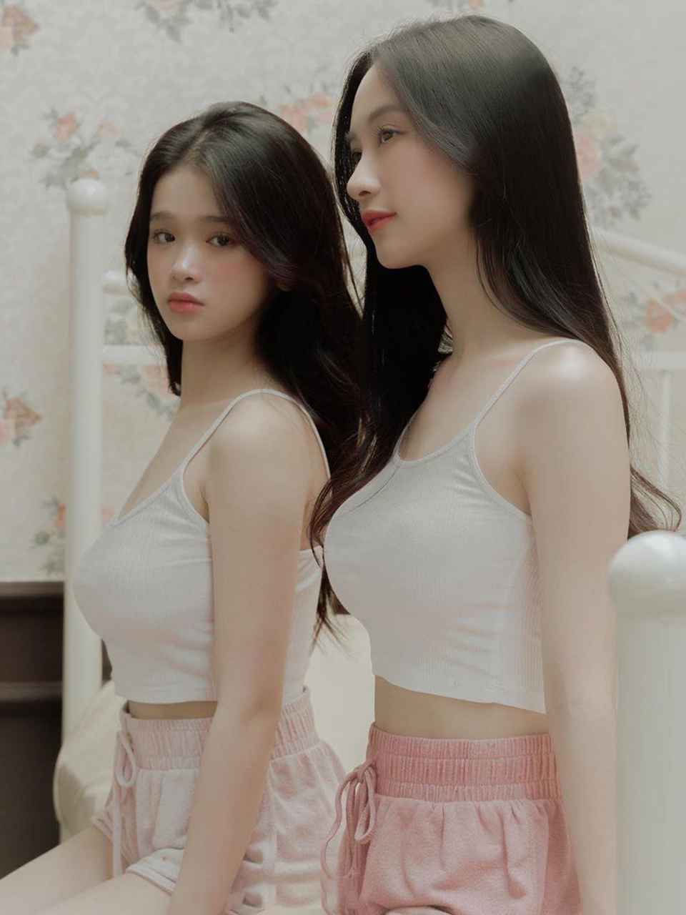 双胞胎姐妹花日常居家#私房艺术写真# #青春美少女写真# #双胞胎姐妹