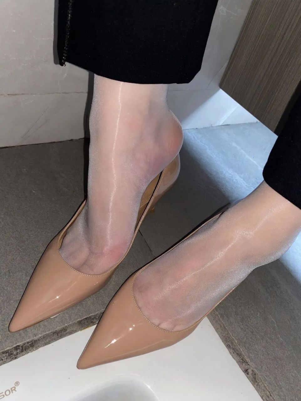 下班就去先脱鞋袜#丝袜# #高跟鞋# #我要上热门