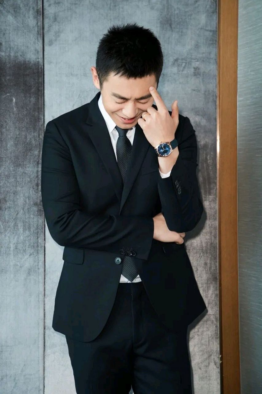 明星中的绝世"好男人" 男明星"朱亚文"被人称为行走中的荷尔蒙,风度