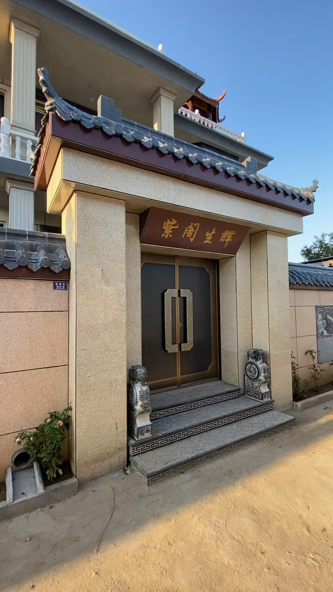 自建别墅大铜门