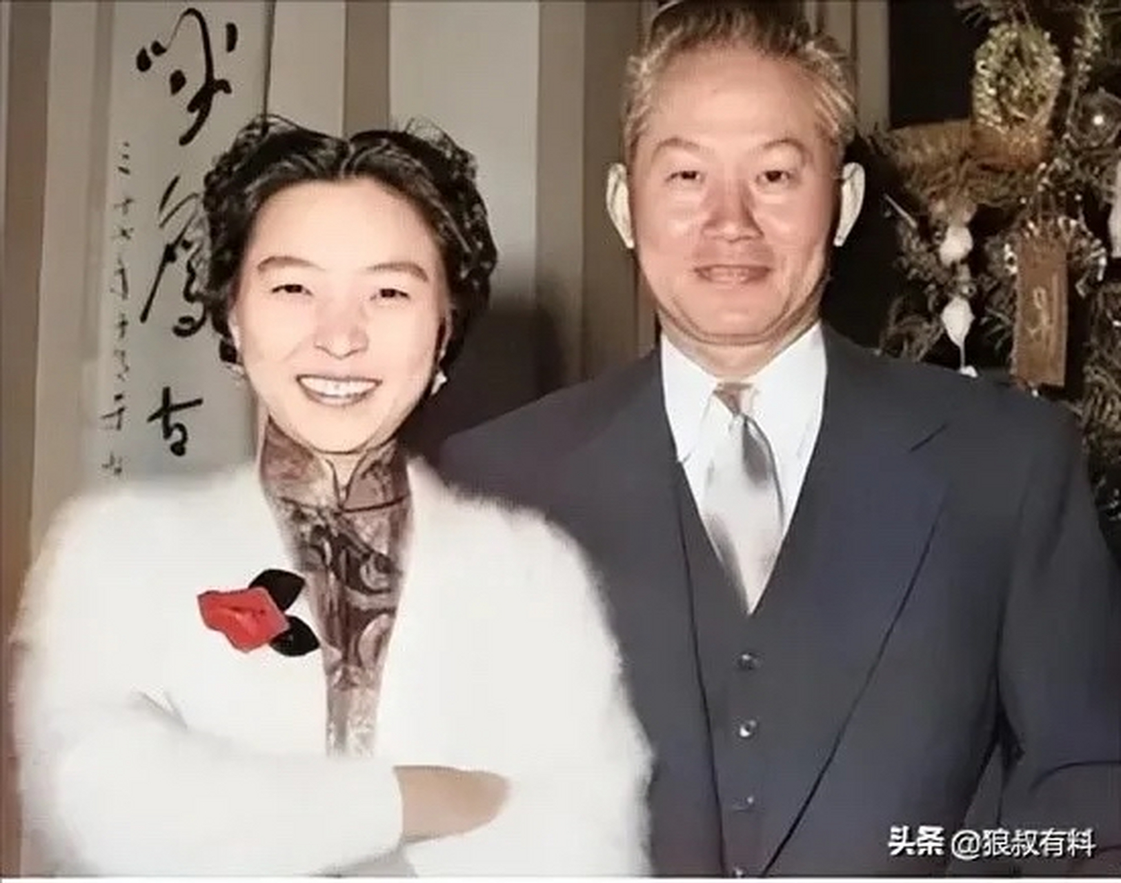 晚上,孙立人脱下衣服,习惯性去搂抱旁边的妻子张晶英.