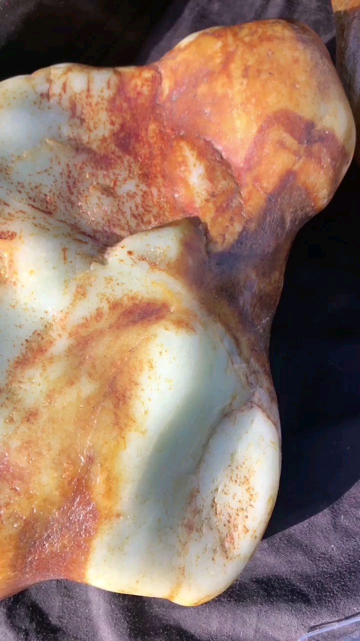 大块和田玉籽料浆边出细肉