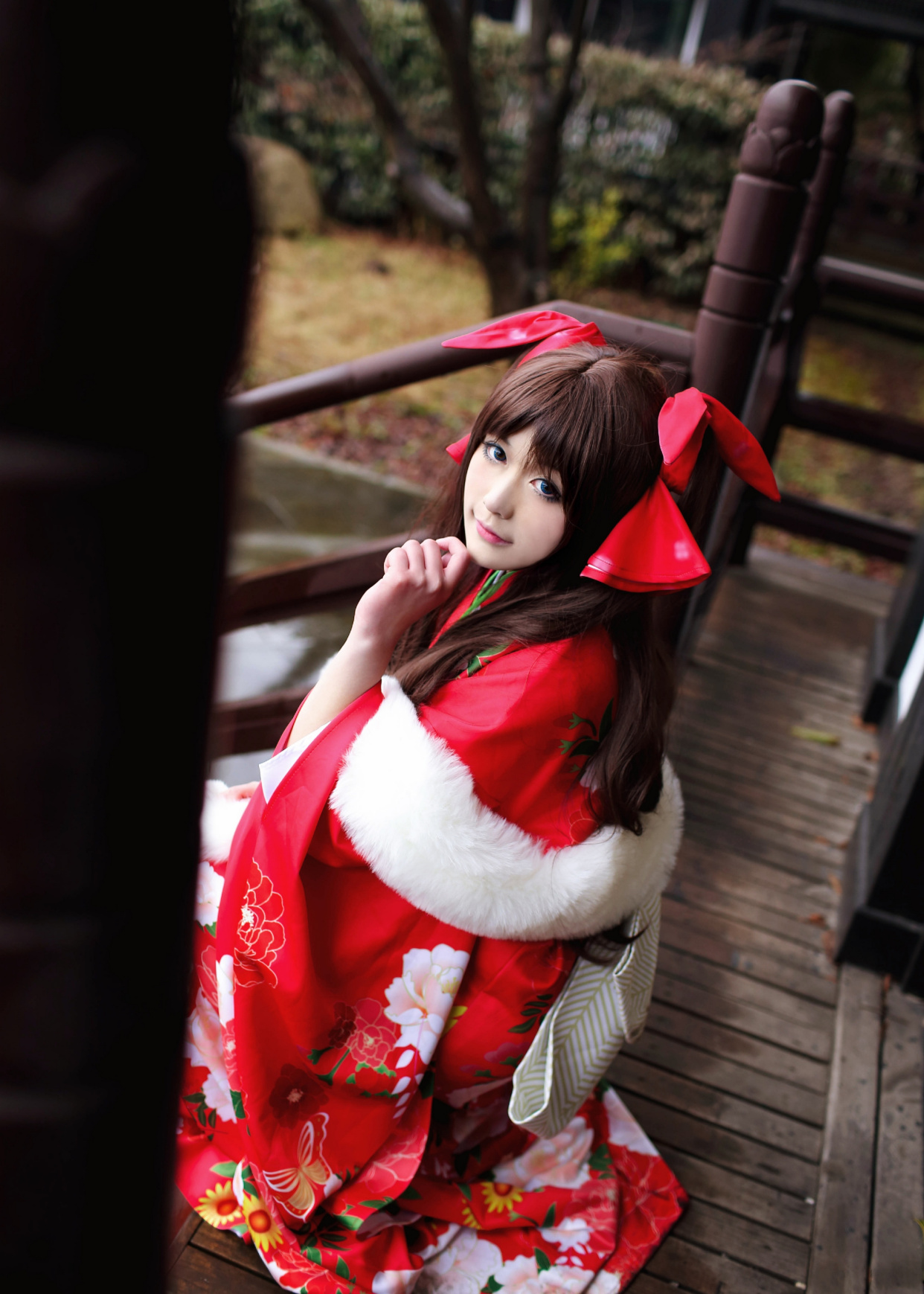 cosplay:阿尔托莉雅与远坂凛,两人穿着和服同框,人比花娇